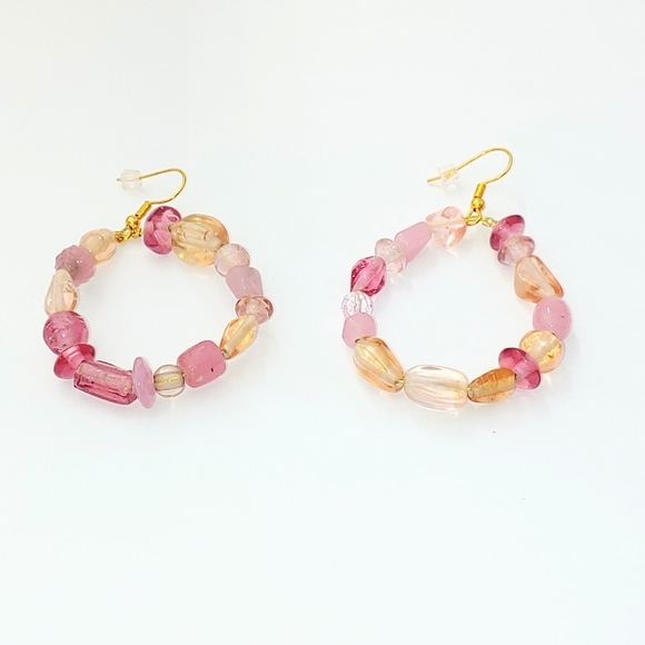 925075 Hand-made Assorted Pink Beaded Pierced Earrings - Picture 3 of 5
